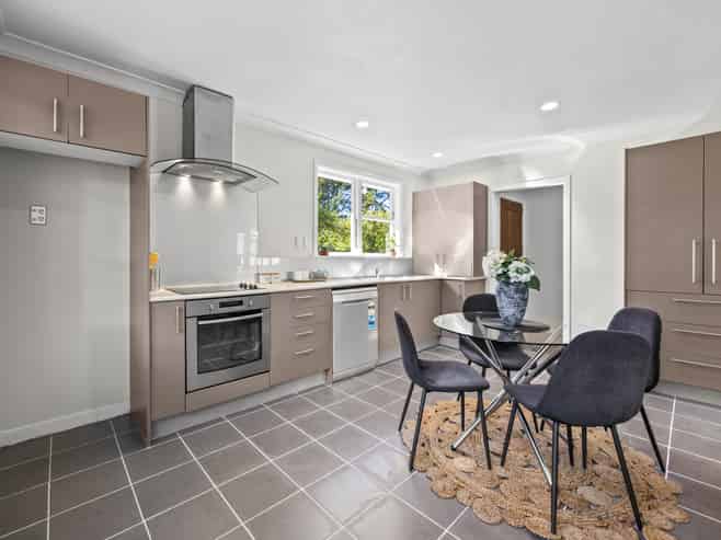 6/331 Royal Road, Massey