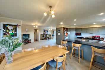 42 Arahiwi Grove, Tirohanga
