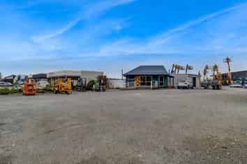 Secure display yard - Burnside