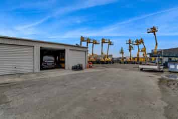 Secure display yard - Burnside
