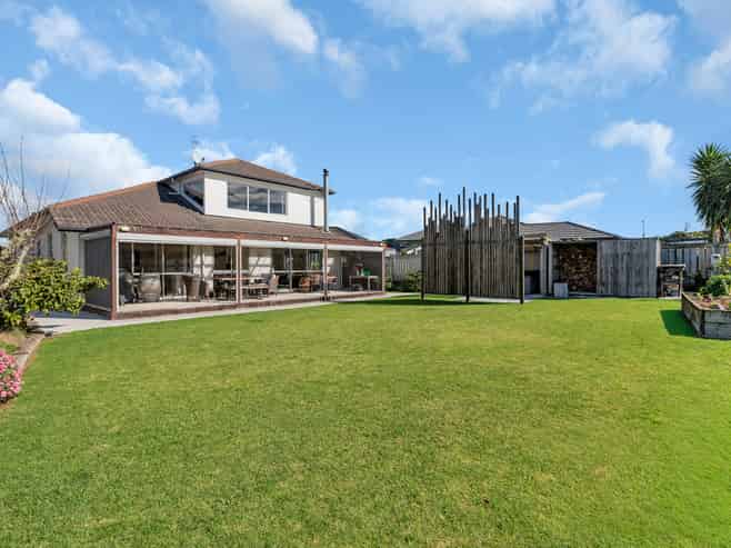 9 Paradise Point Place, One Tree Point