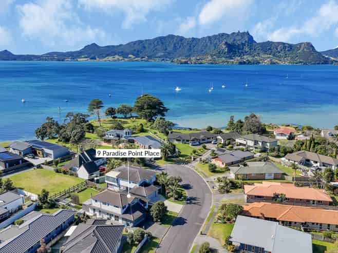 9 Paradise Point Place, One Tree Point