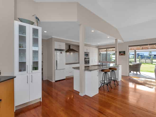 9 Paradise Point Place, One Tree Point