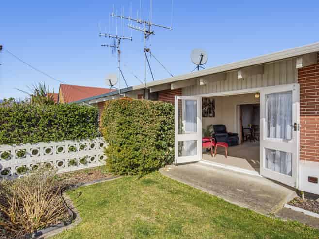 556 Queen Street East, Levin