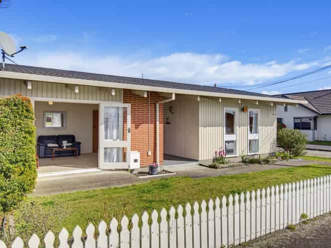556 Queen Street East, Levin