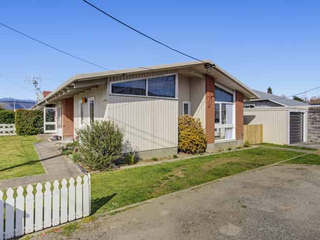 556 Queen Street East, Levin