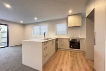 3/4 Grove Road, Addington