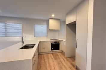 3/4 Grove Road, Addington