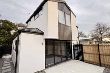 3/4 Grove Road, Addington