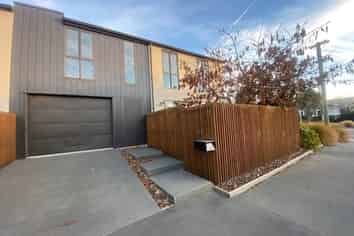 64 Edward Avenue, Edgeware
