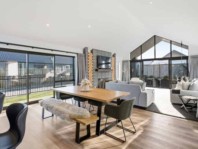 16 Three Kings Court, Outram