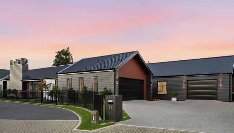 16 Three Kings Court, Outram