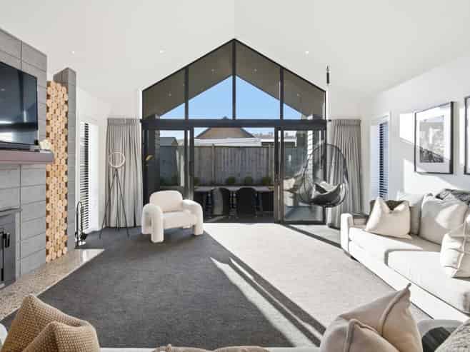 16 Three Kings Court, Outram