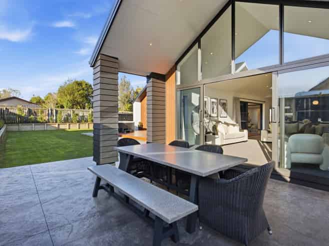 16 Three Kings Court, Outram