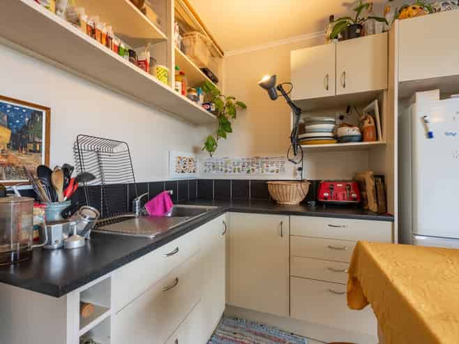 a/126 Eden Street, Island Bay