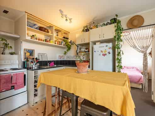a/126 Eden Street, Island Bay