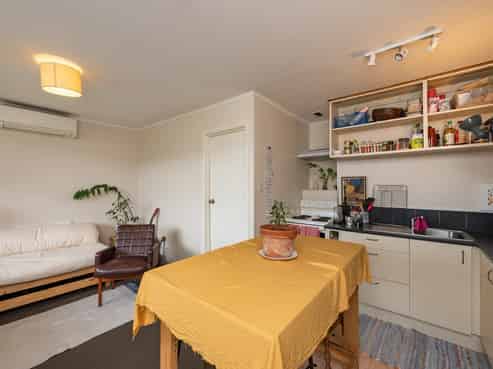 a/126 Eden Street, Island Bay