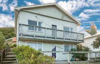 a/126 Eden Street, Island Bay