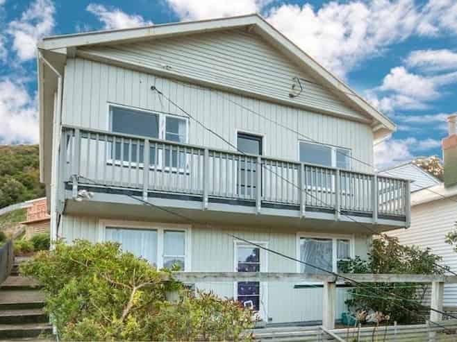 a/126 Eden Street, Island Bay