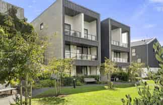 2/24 Tahuhu Road, Mount Wellington