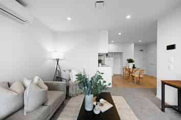 2/33 Liverpool Street, Hamilton Central