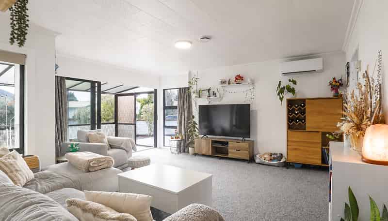 16 Joanne Crescent, Pukehangi