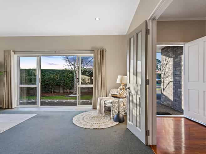 12 Suncrest Drive, West Harbour