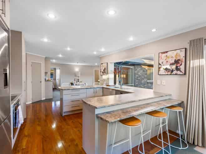 12 Suncrest Drive, West Harbour