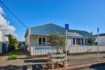 MEDICAL/PROFESSIONAL PREMISES - FOR SALE OR LEASE