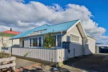 MEDICAL/PROFESSIONAL PREMISES - FOR SALE OR LEASE
