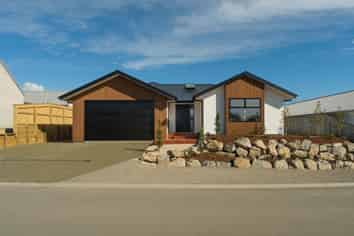 12 Greenway Crescent, Hope