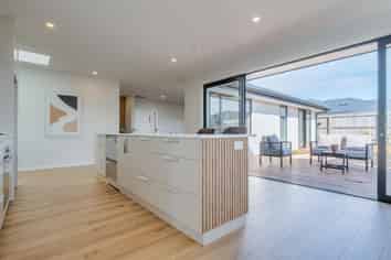 12 Greenway Crescent, Hope