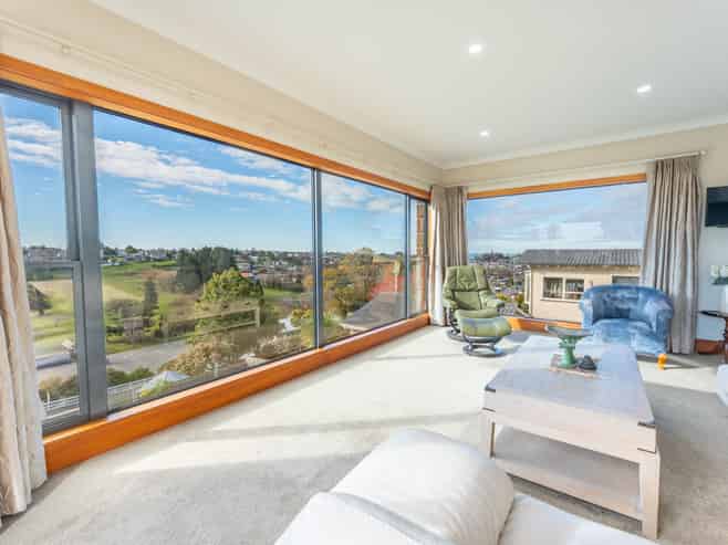 18 Kitchener Square, Highfield