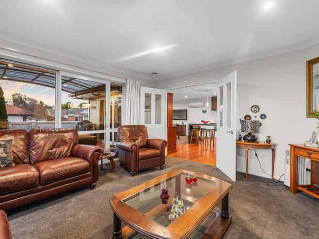 42 Travis Country Drive, Burwood
