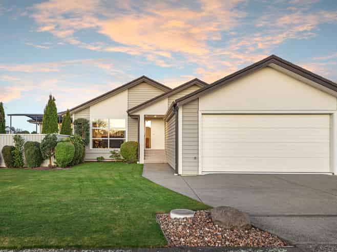 42 Travis Country Drive, Burwood
