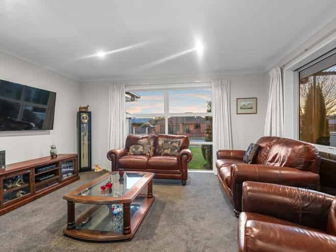 42 Travis Country Drive, Burwood