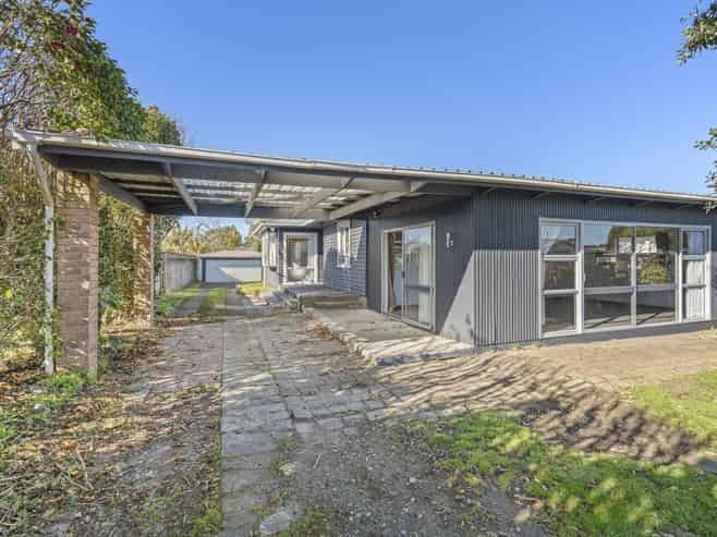 25 Brookes Terrace, Waitara
