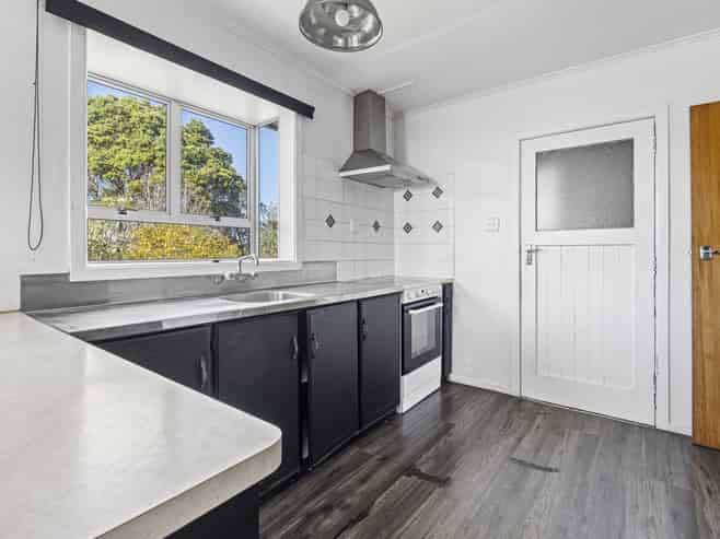 25 Brookes Terrace, Waitara