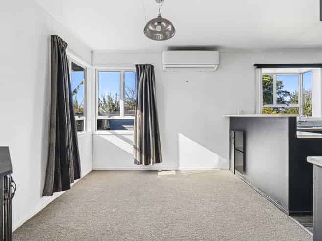 25 Brookes Terrace, Waitara