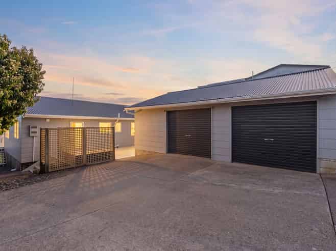 31 Shakespear Road, Army Bay