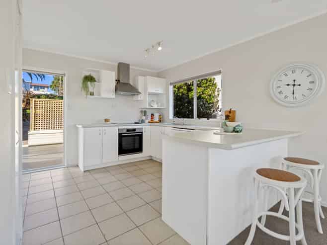 31 Shakespear Road, Army Bay