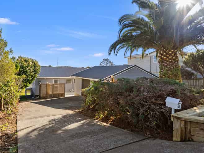 31 Shakespear Road, Army Bay