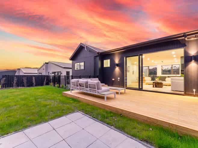 242F  West Hoe Heights, Orewa