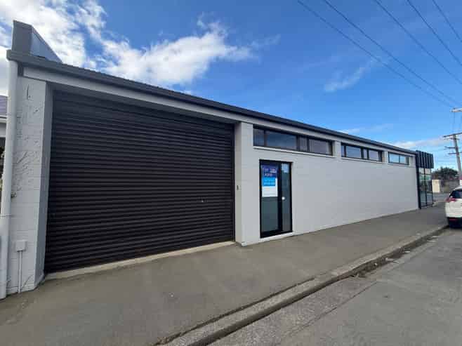 Very Tidy Industrial Warehouse for Lease