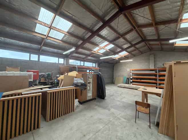 Very Tidy Industrial Warehouse for Lease
