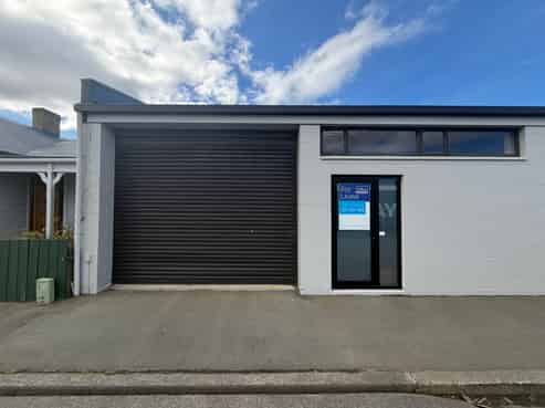 Very Tidy Industrial Warehouse for Lease