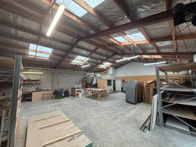 Very Tidy Industrial Warehouse for Lease