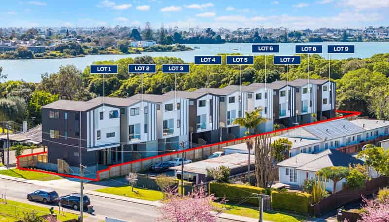3,7,9/27 Brady Road, Otahuhu
