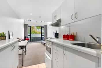 14b/30 Westward Ho, Glen Eden