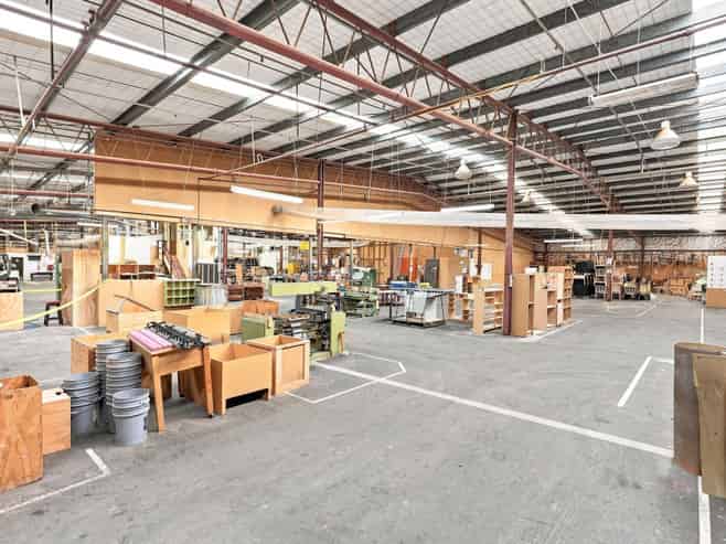 Large Profile Warehousing For Lease